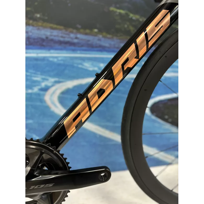 Vélo route carbone Adris Performance S2 - Shimano 105 Di2 12V • Conçu & assemblé en Bretagne !